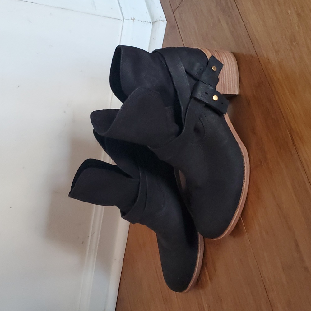 UGG Elora Black Ankle Boots Size 9 - Picture 3 of 13